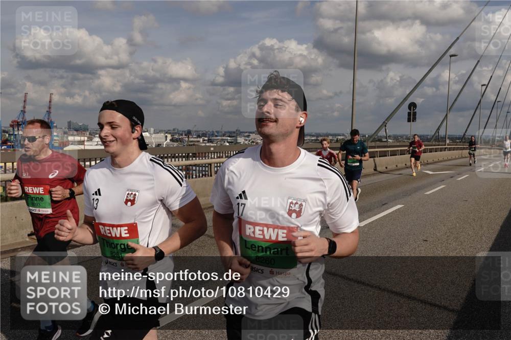 03.10.2026 - Köhlbrandbrückenlauf Michael Burmester http://msf.ph/oto/10810429 03.10.2026 15:20:37 Position 1 8093, 13, 8261, 17, 8260 meine-sportfotos.de