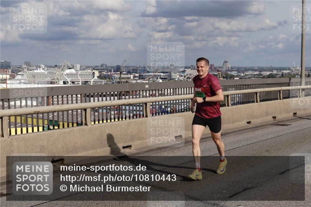 03.10.2026 - Köhlbrandbrückenlauf Michael Burmester http://msf.ph/oto/10810443 03.10.2026 15:20:42 Position 1  meine-sportfotos.de