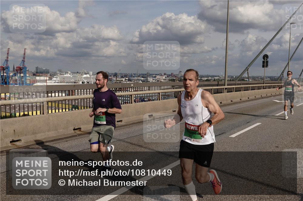 03.10.2026 - Köhlbrandbrückenlauf Michael Burmester http://msf.ph/oto/10810449 03.10.2026 15:20:45 Position 1  meine-sportfotos.de