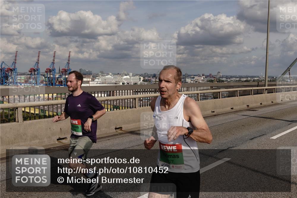 03.10.2026 - Köhlbrandbrückenlauf Michael Burmester http://msf.ph/oto/10810452 03.10.2026 15:20:46 Position 1 7994, 8127 meine-sportfotos.de