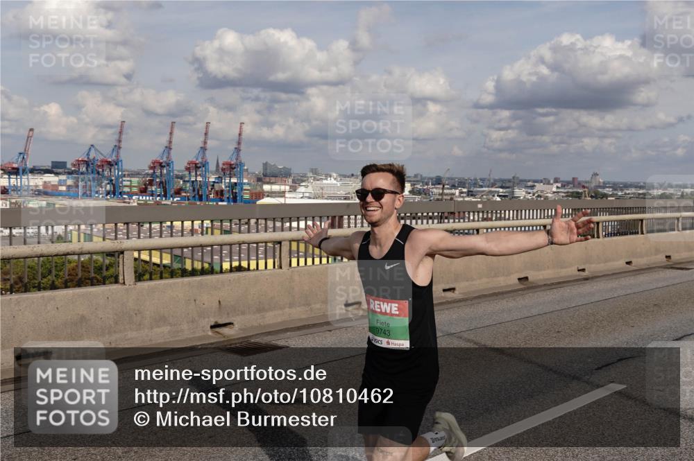 03.10.2026 - Köhlbrandbrückenlauf Michael Burmester http://msf.ph/oto/10810462 03.10.2026 15:20:48 Position 1 9743 meine-sportfotos.de