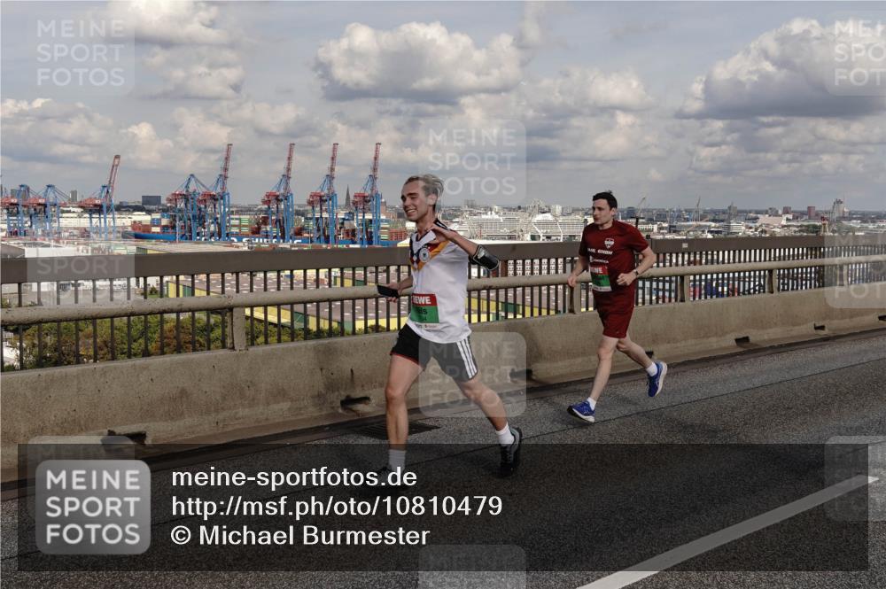 03.10.2026 - Köhlbrandbrückenlauf Michael Burmester http://msf.ph/oto/10810479 03.10.2026 15:20:55 Position 1  meine-sportfotos.de
