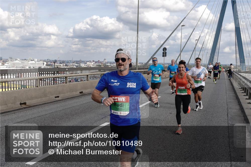 03.10.2026 - Köhlbrandbrückenlauf Michael Burmester http://msf.ph/oto/10810489 03.10.2026 15:20:57 Position 1 24, 7050, 7939 meine-sportfotos.de