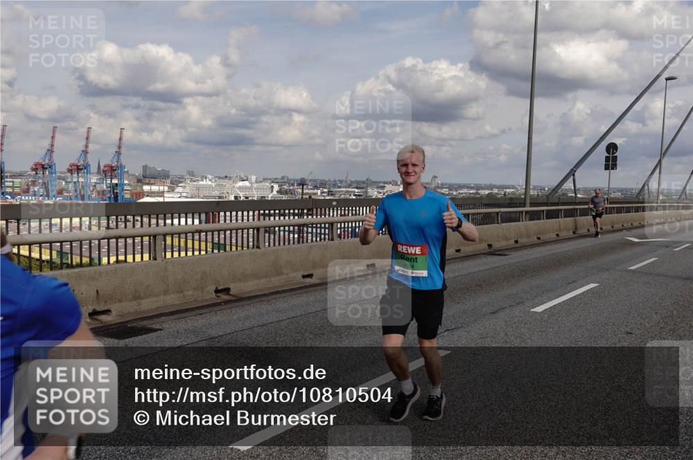 03.10.2026 - Köhlbrandbrückenlauf Michael Burmester http://msf.ph/oto/10810504 03.10.2026 15:21:00 Position 1  meine-sportfotos.de