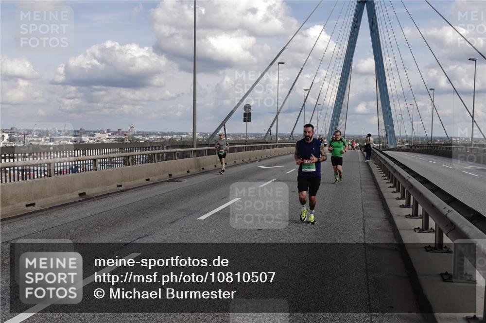 03.10.2026 - Köhlbrandbrückenlauf Michael Burmester http://msf.ph/oto/10810507 03.10.2026 15:21:01 Position 1  meine-sportfotos.de