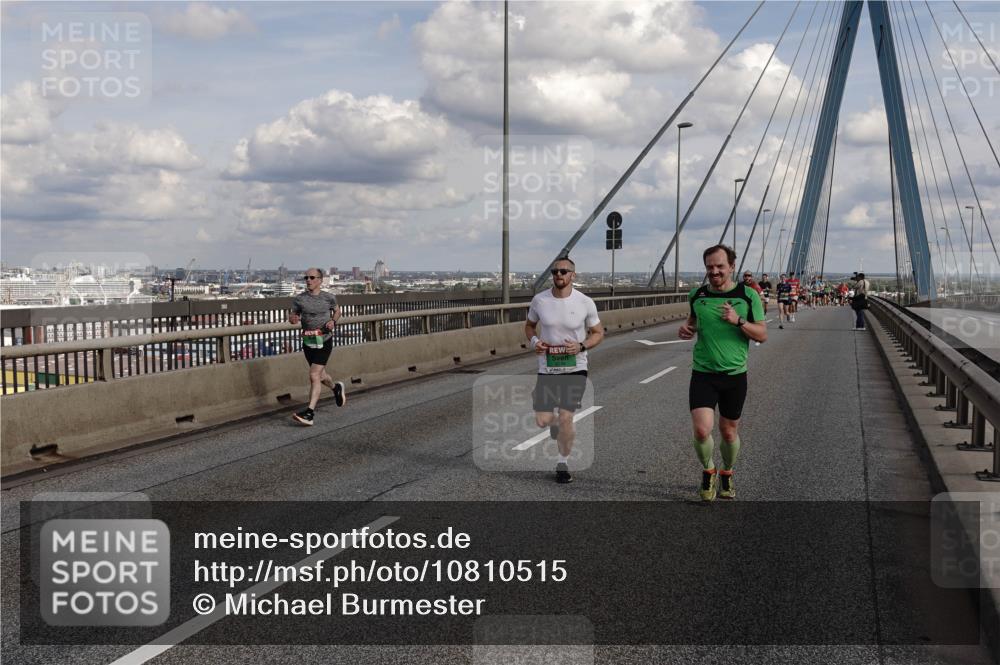 03.10.2026 - Köhlbrandbrückenlauf Michael Burmester http://msf.ph/oto/10810515 03.10.2026 15:21:04 Position 1  meine-sportfotos.de