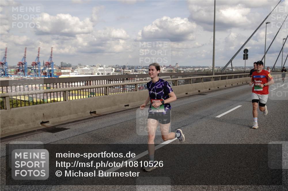 03.10.2026 - Köhlbrandbrückenlauf Michael Burmester http://msf.ph/oto/10810526 03.10.2026 15:21:12 Position 1  meine-sportfotos.de