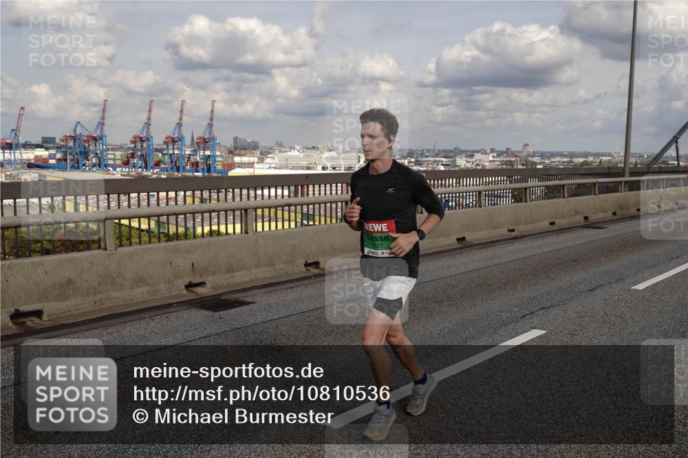 03.10.2026 - Köhlbrandbrückenlauf Michael Burmester http://msf.ph/oto/10810536 03.10.2026 15:21:15 Position 1 1677 meine-sportfotos.de