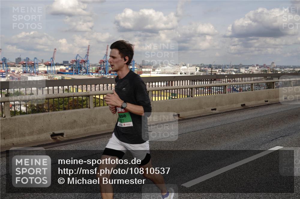 03.10.2026 - Köhlbrandbrückenlauf Michael Burmester http://msf.ph/oto/10810537 03.10.2026 15:21:16 Position 1 677 meine-sportfotos.de
