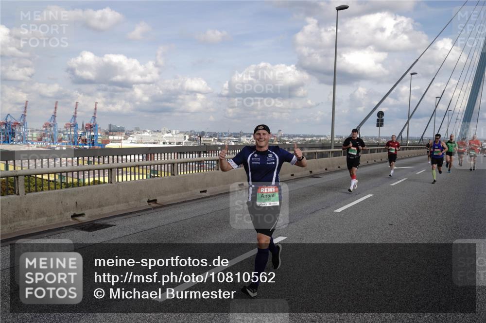 03.10.2026 - Köhlbrandbrückenlauf Michael Burmester http://msf.ph/oto/10810562 03.10.2026 15:21:24 Position 1  meine-sportfotos.de
