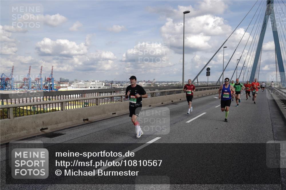 03.10.2026 - Köhlbrandbrückenlauf Michael Burmester http://msf.ph/oto/10810567 03.10.2026 15:21:26 Position 1  meine-sportfotos.de