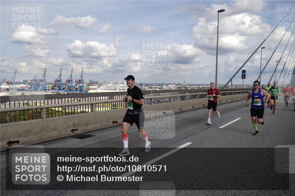 03.10.2026 - Köhlbrandbrückenlauf Michael Burmester http://msf.ph/oto/10810571 03.10.2026 15:21:27 Position 1  meine-sportfotos.de