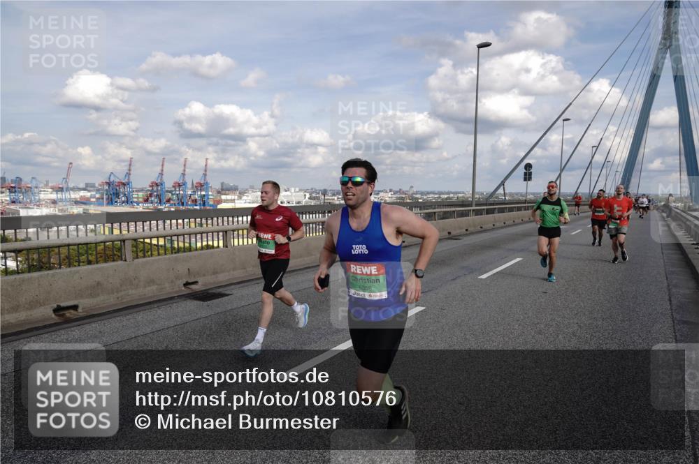 03.10.2026 - Köhlbrandbrückenlauf Michael Burmester http://msf.ph/oto/10810576 03.10.2026 15:21:28 Position 1 8358 meine-sportfotos.de