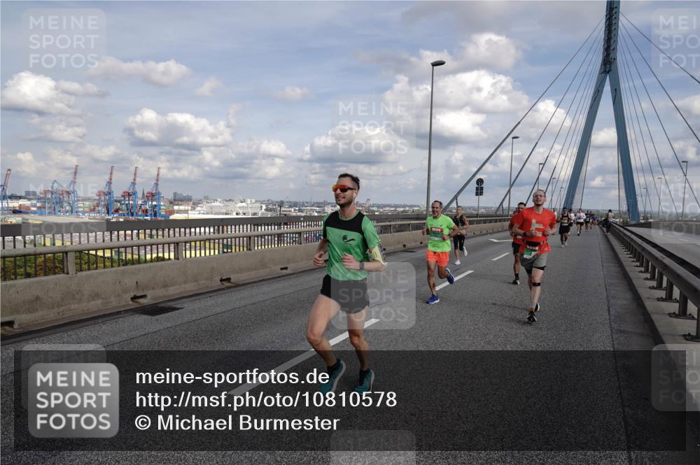 03.10.2026 - Köhlbrandbrückenlauf Michael Burmester http://msf.ph/oto/10810578 03.10.2026 15:21:30 Position 1  meine-sportfotos.de