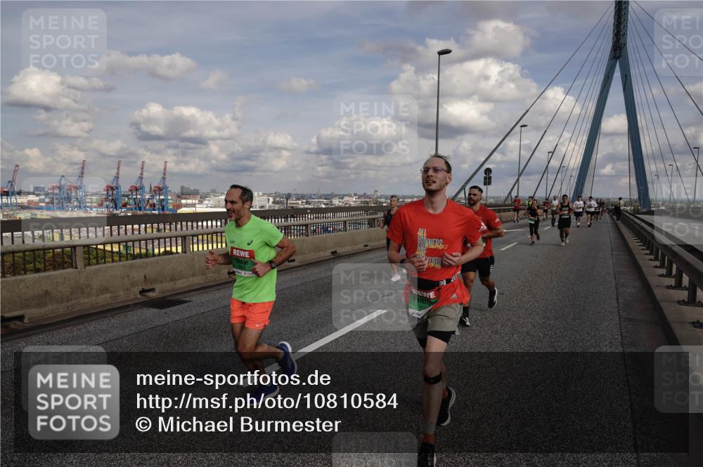 03.10.2026 - Köhlbrandbrückenlauf Michael Burmester http://msf.ph/oto/10810584 03.10.2026 15:21:31 Position 1  meine-sportfotos.de