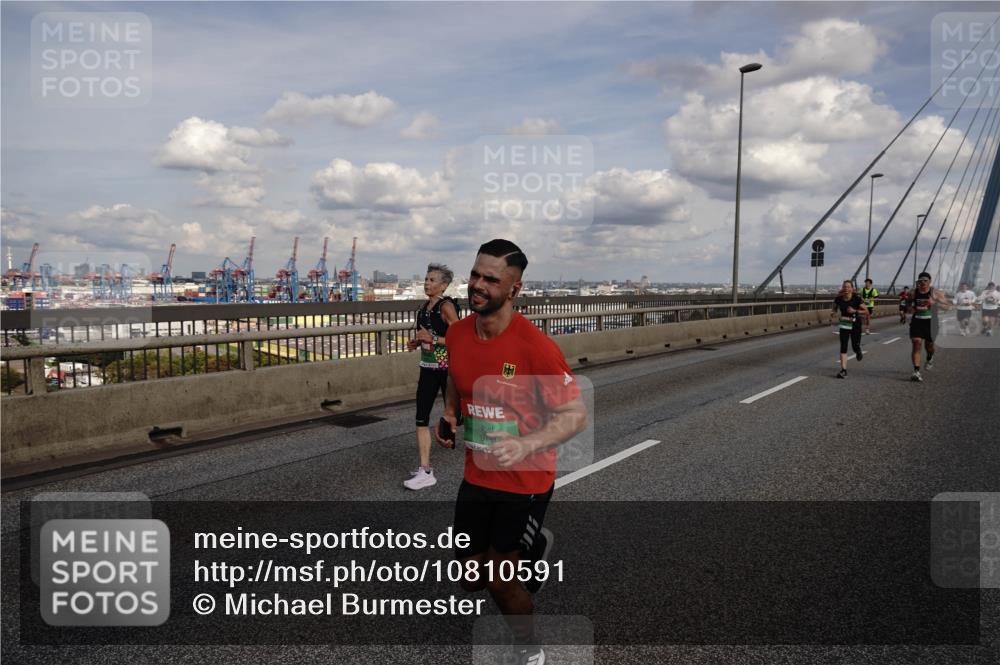03.10.2026 - Köhlbrandbrückenlauf Michael Burmester http://msf.ph/oto/10810591 03.10.2026 15:21:33 Position 1 9714 meine-sportfotos.de