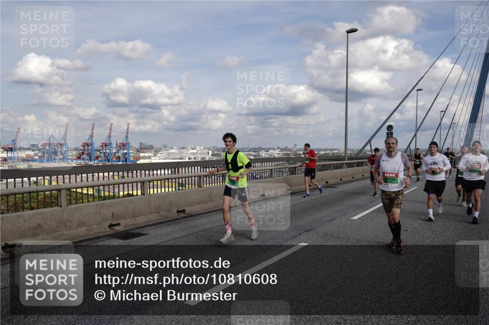 03.10.2026 - Köhlbrandbrückenlauf Michael Burmester http://msf.ph/oto/10810608 03.10.2026 15:21:38 Position 1  meine-sportfotos.de