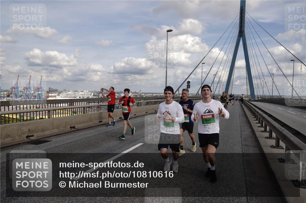 03.10.2026 - Köhlbrandbrückenlauf Michael Burmester http://msf.ph/oto/10810616 03.10.2026 15:21:40 Position 1 7837 meine-sportfotos.de