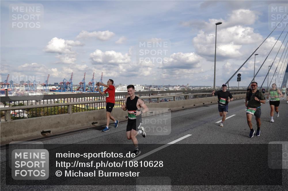 03.10.2026 - Köhlbrandbrückenlauf Michael Burmester http://msf.ph/oto/10810628 03.10.2026 15:21:43 Position 1  meine-sportfotos.de