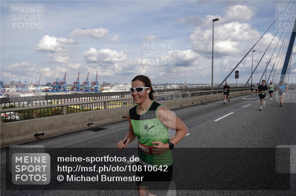 03.10.2026 - Köhlbrandbrückenlauf Michael Burmester http://msf.ph/oto/10810642 03.10.2026 15:21:46 Position 1 881 meine-sportfotos.de