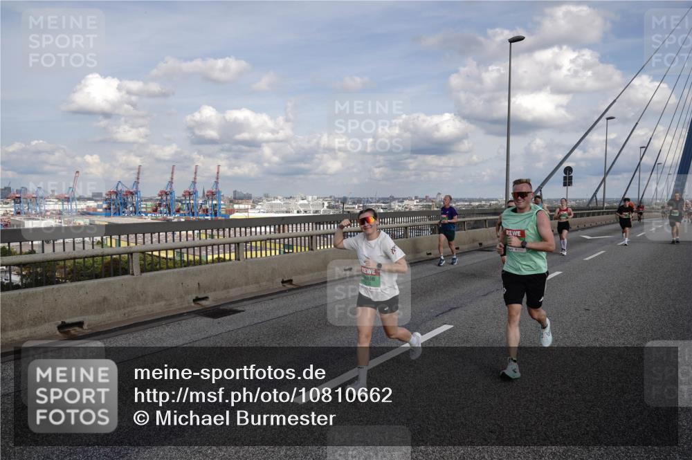 03.10.2026 - Köhlbrandbrückenlauf Michael Burmester http://msf.ph/oto/10810662 03.10.2026 15:21:52 Position 1  meine-sportfotos.de