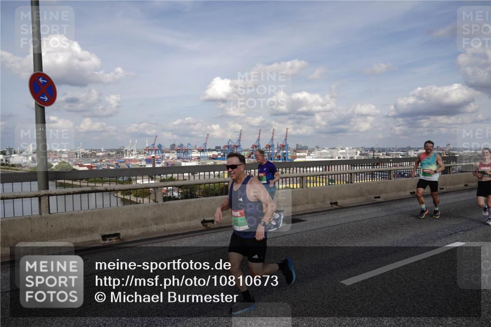 03.10.2026 - Köhlbrandbrückenlauf Michael Burmester http://msf.ph/oto/10810673 03.10.2026 15:21:55 Position 1  meine-sportfotos.de