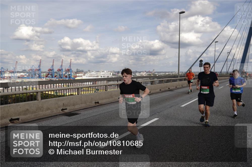 03.10.2026 - Köhlbrandbrückenlauf Michael Burmester http://msf.ph/oto/10810685 03.10.2026 15:21:57 Position 1 8412 meine-sportfotos.de