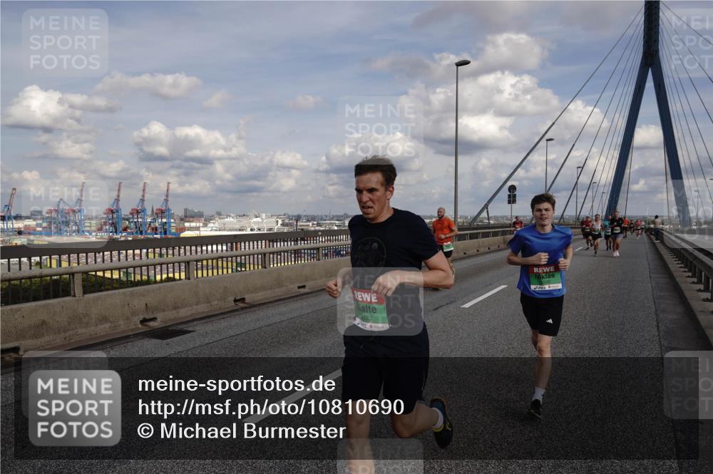 03.10.2026 - Köhlbrandbrückenlauf Michael Burmester http://msf.ph/oto/10810690 03.10.2026 15:21:58 Position 1 8223 meine-sportfotos.de