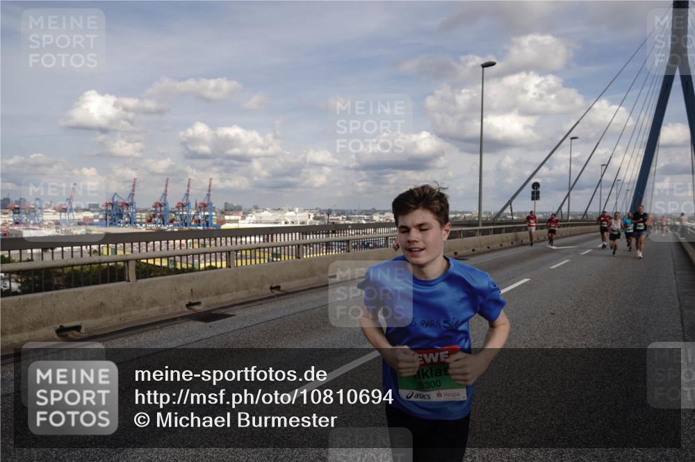 03.10.2026 - Köhlbrandbrückenlauf Michael Burmester http://msf.ph/oto/10810694 03.10.2026 15:21:59 Position 1 8300 meine-sportfotos.de