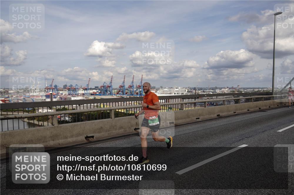 03.10.2026 - Köhlbrandbrückenlauf Michael Burmester http://msf.ph/oto/10810699 03.10.2026 15:22:00 Position 1  meine-sportfotos.de