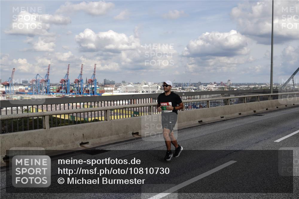 03.10.2026 - Köhlbrandbrückenlauf Michael Burmester http://msf.ph/oto/10810730 03.10.2026 15:22:14 Position 1  meine-sportfotos.de