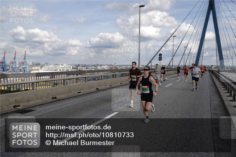 03.10.2026 - Köhlbrandbrückenlauf Michael Burmester http://msf.ph/oto/10810733 03.10.2026 15:22:15 Position 1  meine-sportfotos.de