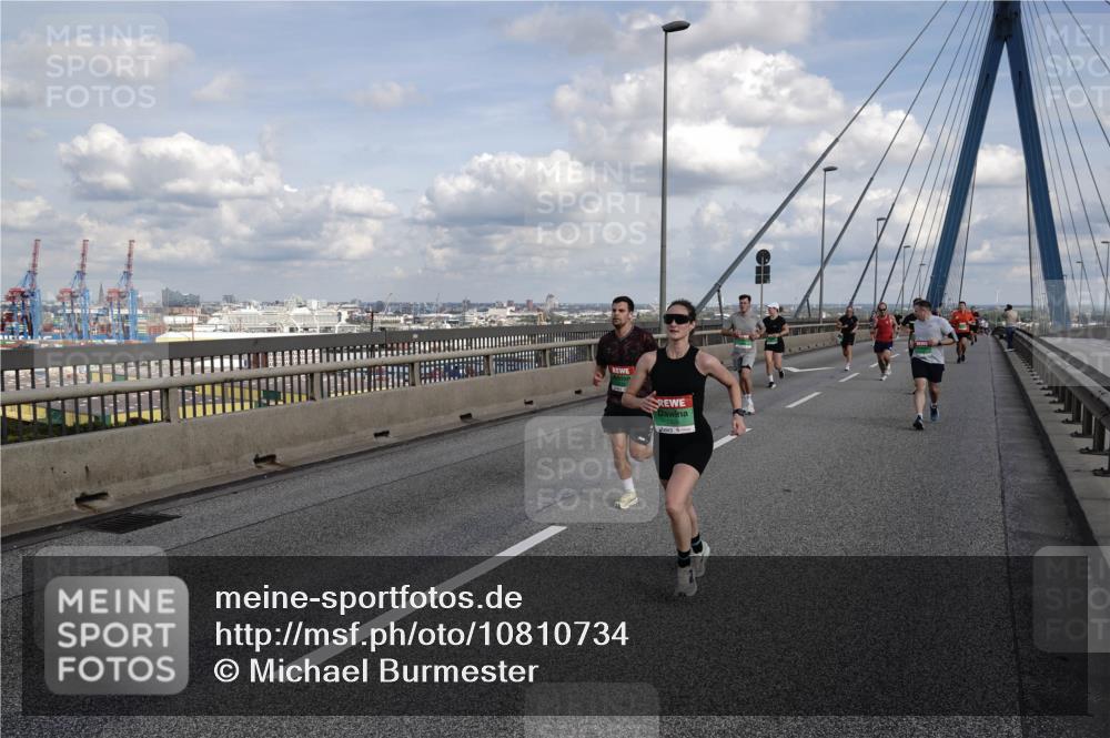 03.10.2026 - Köhlbrandbrückenlauf Michael Burmester http://msf.ph/oto/10810734 03.10.2026 15:22:15 Position 1  meine-sportfotos.de