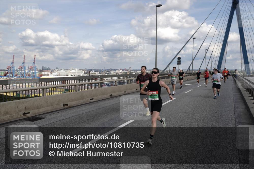 03.10.2026 - Köhlbrandbrückenlauf Michael Burmester http://msf.ph/oto/10810735 03.10.2026 15:22:15 Position 1  meine-sportfotos.de
