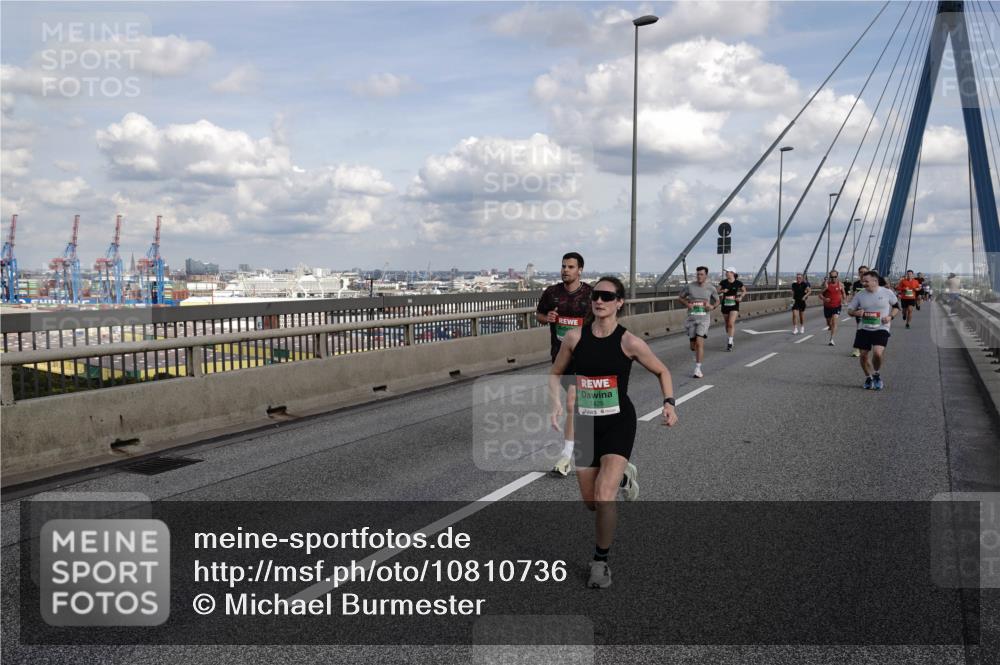 03.10.2026 - Köhlbrandbrückenlauf Michael Burmester http://msf.ph/oto/10810736 03.10.2026 15:22:15 Position 1  meine-sportfotos.de