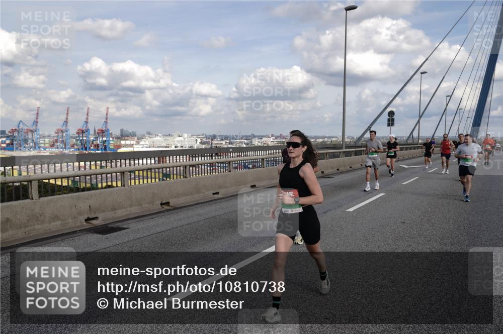 03.10.2026 - Köhlbrandbrückenlauf Michael Burmester http://msf.ph/oto/10810738 03.10.2026 15:22:16 Position 1 1 meine-sportfotos.de