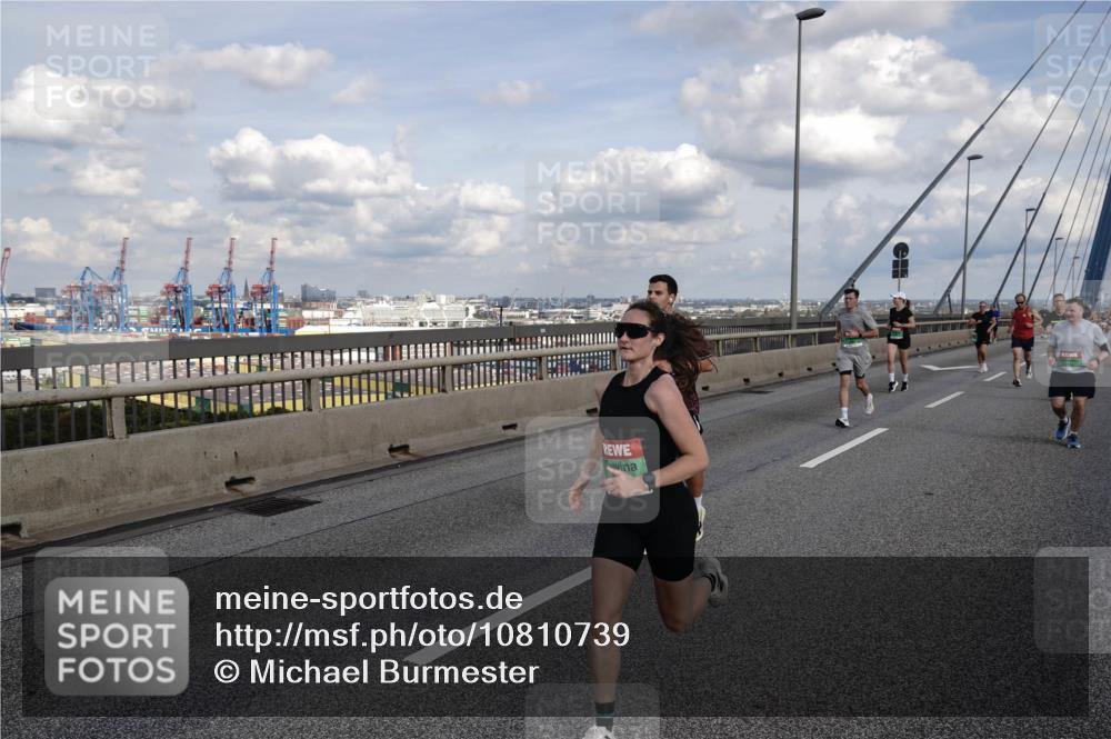 03.10.2026 - Köhlbrandbrückenlauf Michael Burmester http://msf.ph/oto/10810739 03.10.2026 15:22:16 Position 1  meine-sportfotos.de