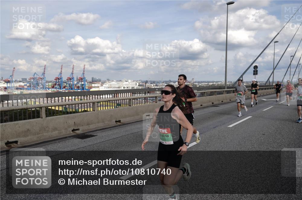 03.10.2026 - Köhlbrandbrückenlauf Michael Burmester http://msf.ph/oto/10810740 03.10.2026 15:22:16 Position 1 7428 meine-sportfotos.de