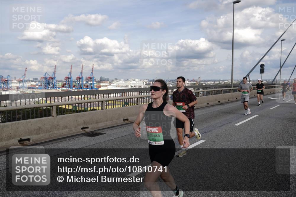 03.10.2026 - Köhlbrandbrückenlauf Michael Burmester http://msf.ph/oto/10810741 03.10.2026 15:22:16 Position 1 7428 meine-sportfotos.de