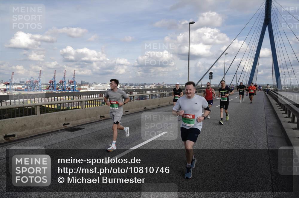 03.10.2026 - Köhlbrandbrückenlauf Michael Burmester http://msf.ph/oto/10810746 03.10.2026 15:22:18 Position 1 7701 meine-sportfotos.de
