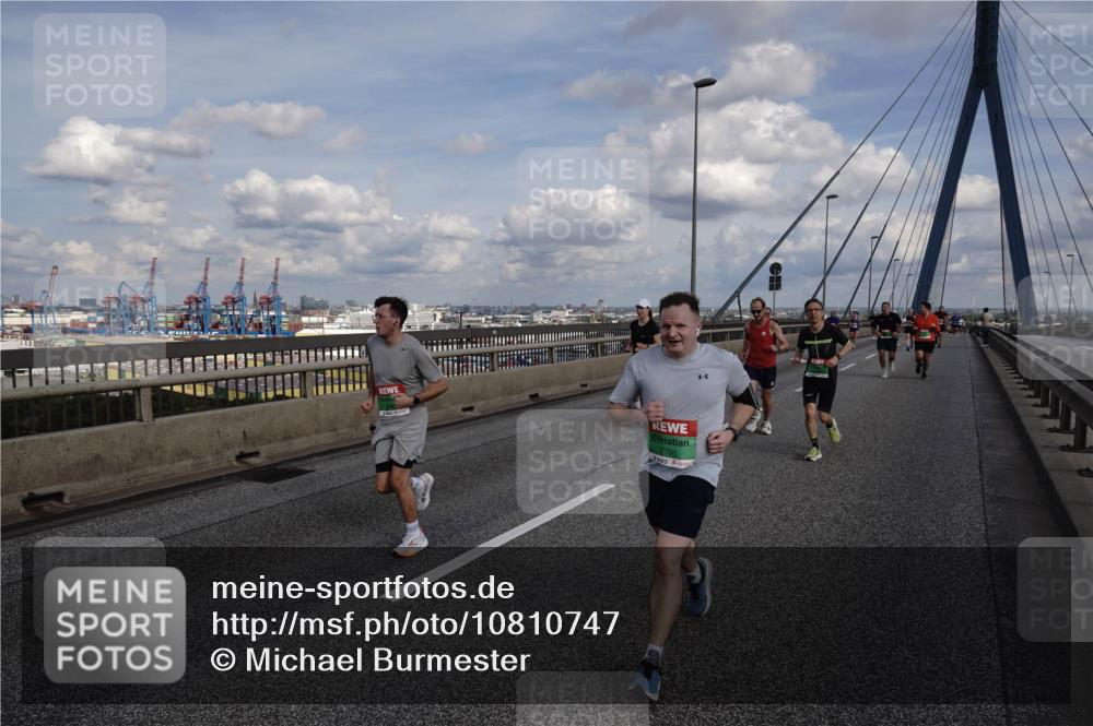 03.10.2026 - Köhlbrandbrückenlauf Michael Burmester http://msf.ph/oto/10810747 03.10.2026 15:22:18 Position 1 7701 meine-sportfotos.de