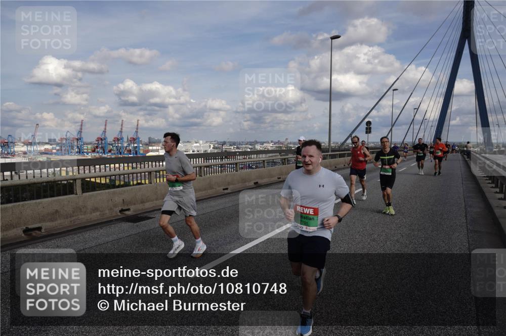 03.10.2026 - Köhlbrandbrückenlauf Michael Burmester http://msf.ph/oto/10810748 03.10.2026 15:22:18 Position 1 7701 meine-sportfotos.de