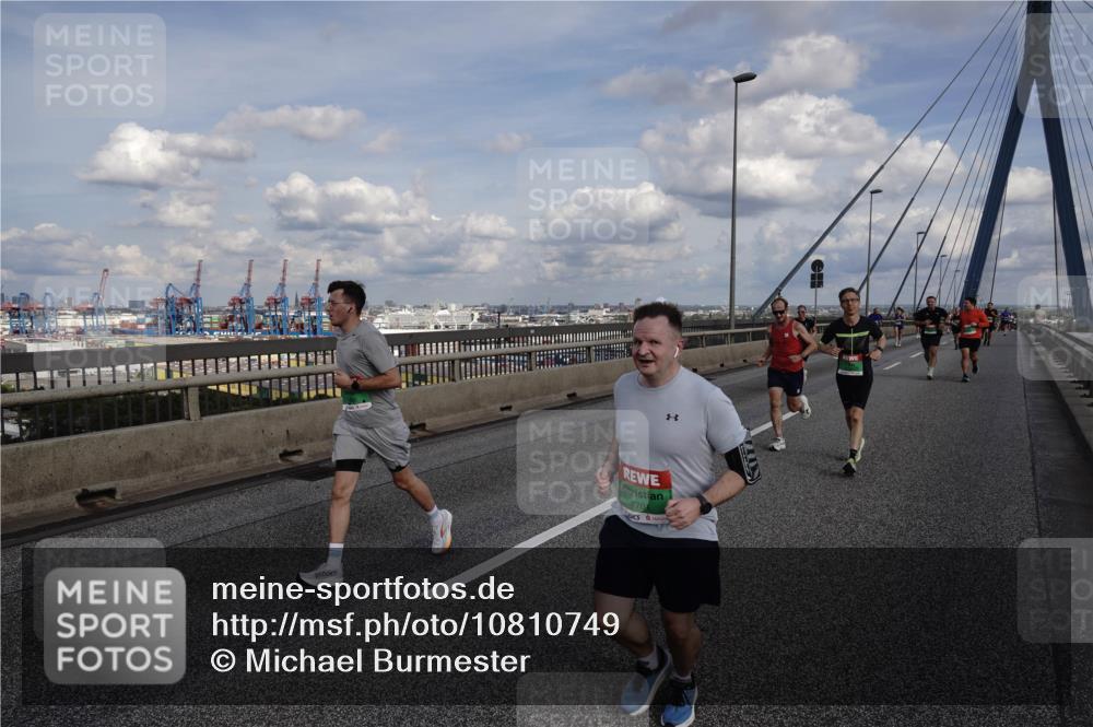 03.10.2026 - Köhlbrandbrückenlauf Michael Burmester http://msf.ph/oto/10810749 03.10.2026 15:22:19 Position 1 7701 meine-sportfotos.de