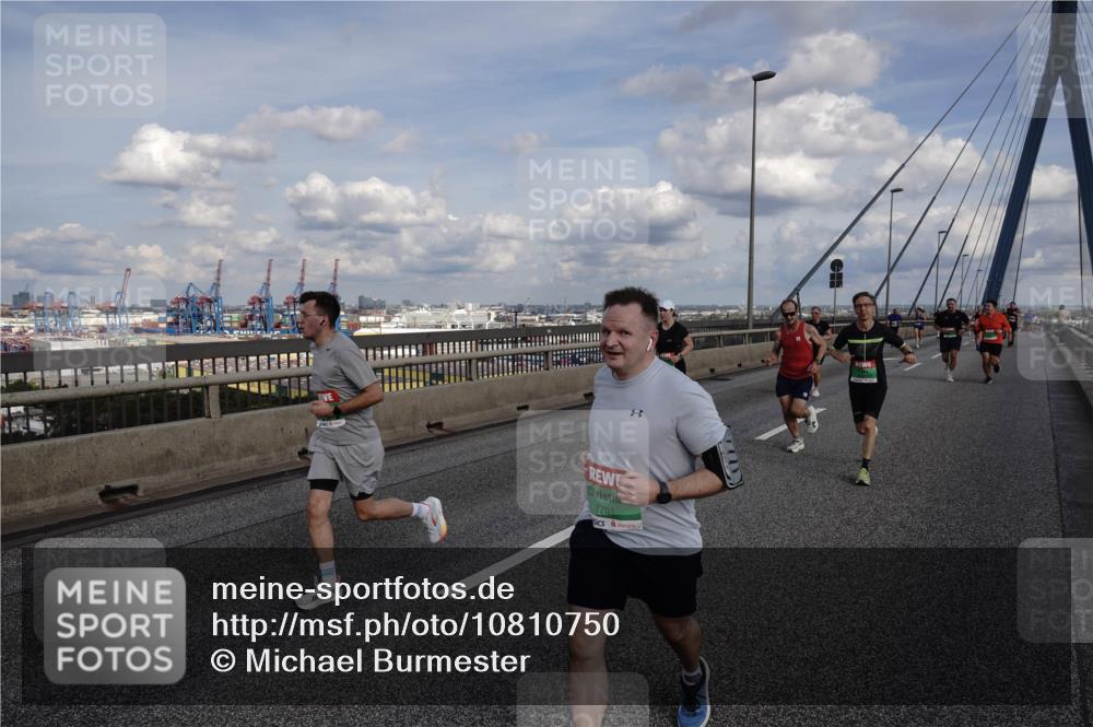 03.10.2026 - Köhlbrandbrückenlauf Michael Burmester http://msf.ph/oto/10810750 03.10.2026 15:22:19 Position 1 7701 meine-sportfotos.de