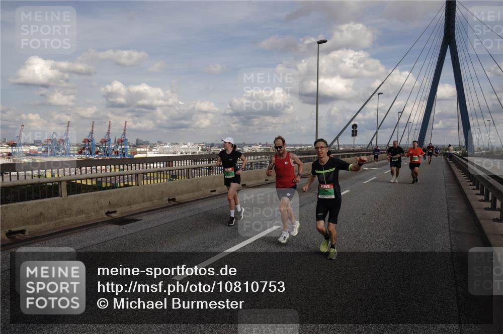 03.10.2026 - Köhlbrandbrückenlauf Michael Burmester http://msf.ph/oto/10810753 03.10.2026 15:22:20 Position 1  meine-sportfotos.de