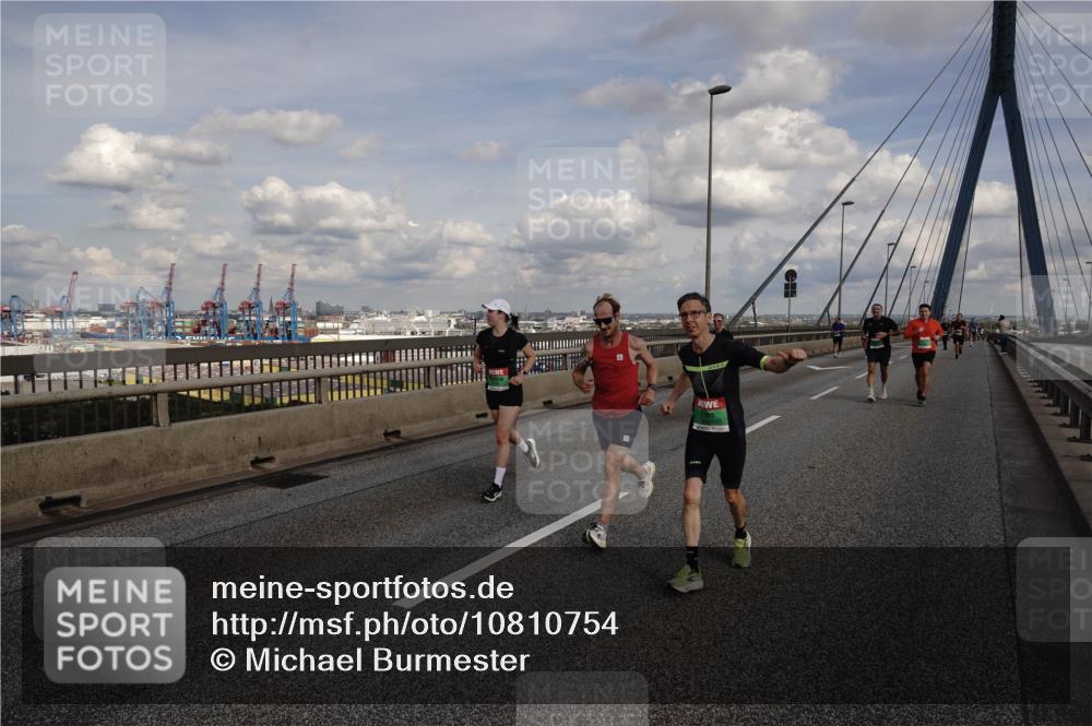 03.10.2026 - Köhlbrandbrückenlauf Michael Burmester http://msf.ph/oto/10810754 03.10.2026 15:22:20 Position 1  meine-sportfotos.de