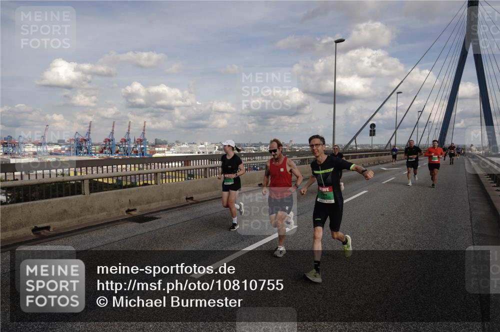 03.10.2026 - Köhlbrandbrückenlauf Michael Burmester http://msf.ph/oto/10810755 03.10.2026 15:22:20 Position 1  meine-sportfotos.de