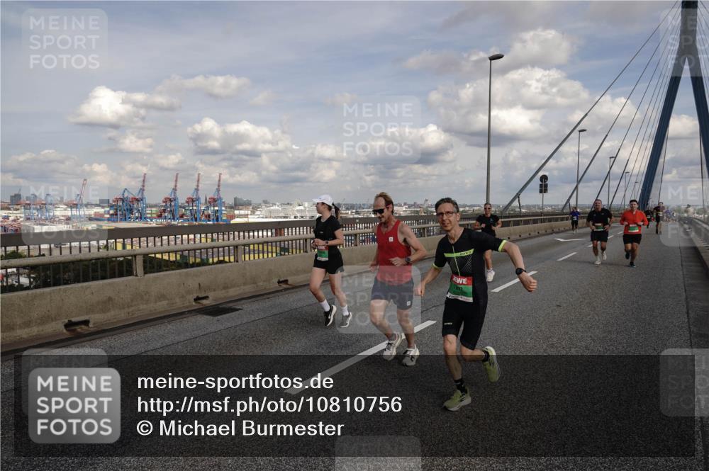 03.10.2026 - Köhlbrandbrückenlauf Michael Burmester http://msf.ph/oto/10810756 03.10.2026 15:22:20 Position 1  meine-sportfotos.de