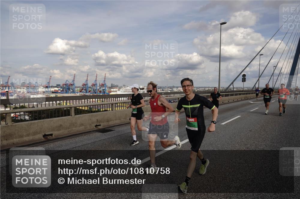 03.10.2026 - Köhlbrandbrückenlauf Michael Burmester http://msf.ph/oto/10810758 03.10.2026 15:22:20 Position 1  meine-sportfotos.de