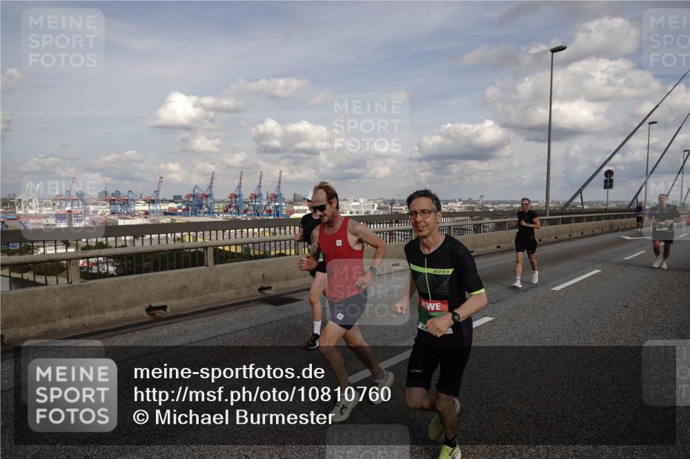 03.10.2026 - Köhlbrandbrückenlauf Michael Burmester http://msf.ph/oto/10810760 03.10.2026 15:22:20 Position 1  meine-sportfotos.de